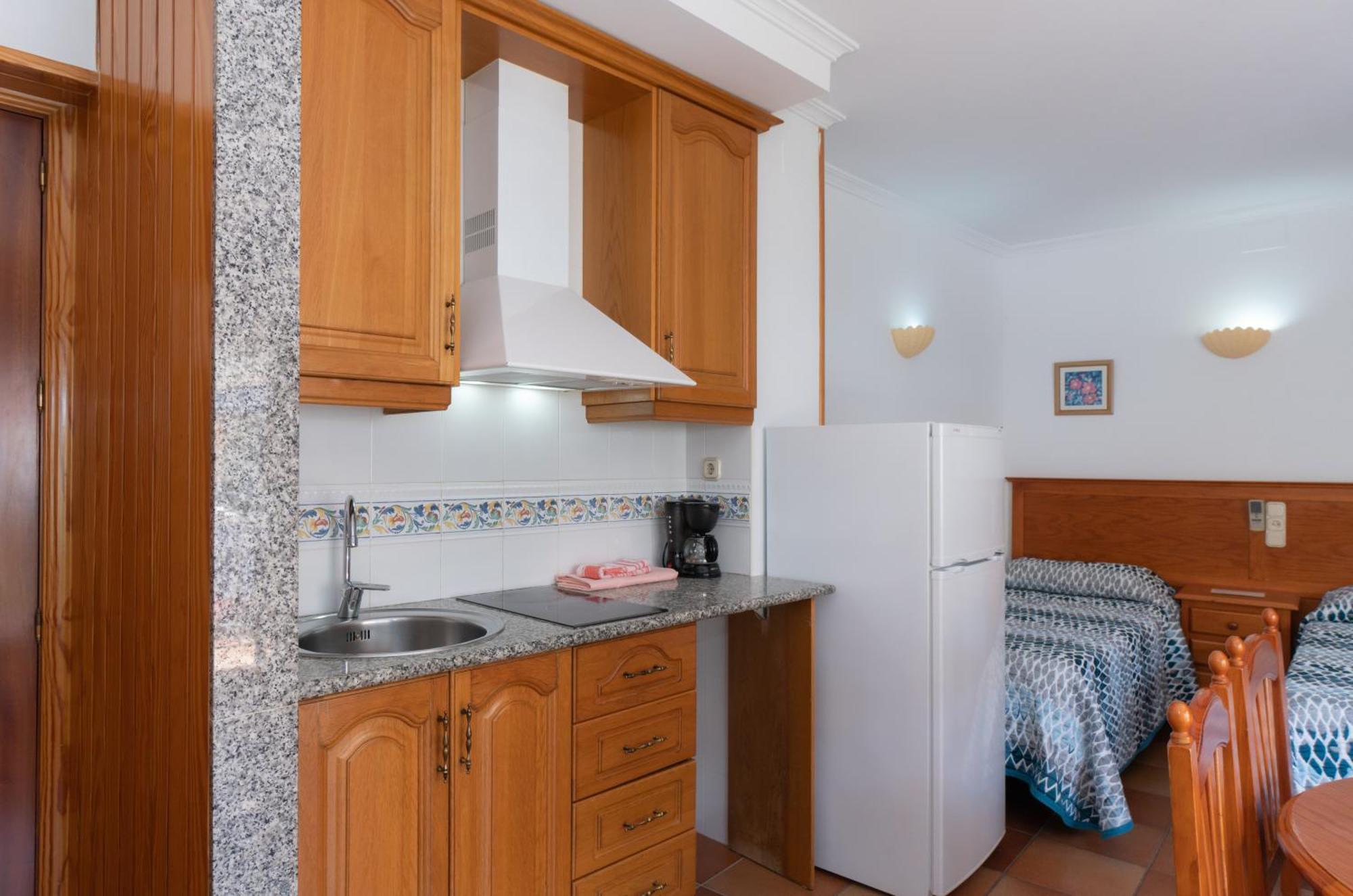 Apartamentos Leonor Carihuela Torremolinos Cameră foto
